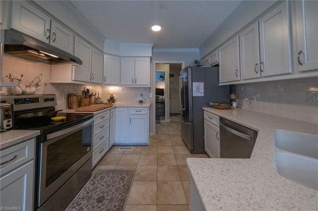 7060 ORCHARD PATH Drive, Clemmons, NC 27012