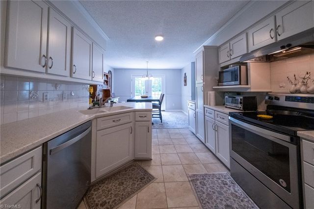 7060 ORCHARD PATH Drive, Clemmons, NC 27012