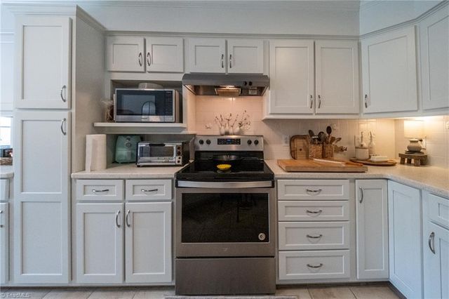 7060 ORCHARD PATH Drive, Clemmons, NC 27012
