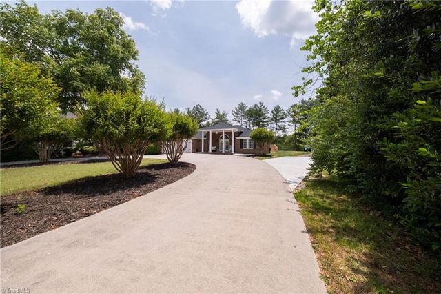 7060 ORCHARD PATH Drive, Clemmons, NC 27012