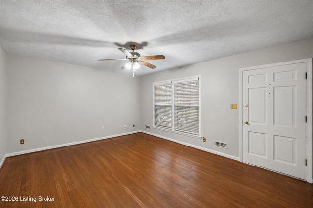 9806 Mary Dell Ln, Louisville, KY 40291