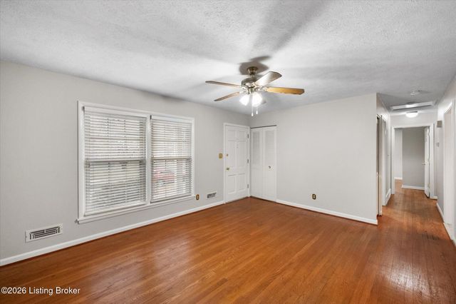 9806 Mary Dell Ln, Louisville, KY 40291