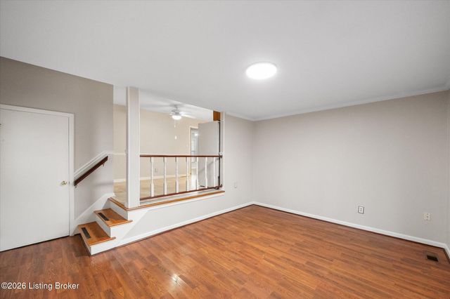 9806 Mary Dell Ln, Louisville, KY 40291