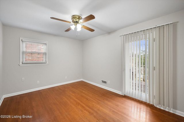 9806 Mary Dell Ln, Louisville, KY 40291