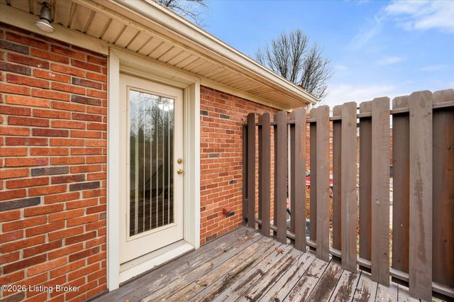 9806 Mary Dell Ln, Louisville, KY 40291