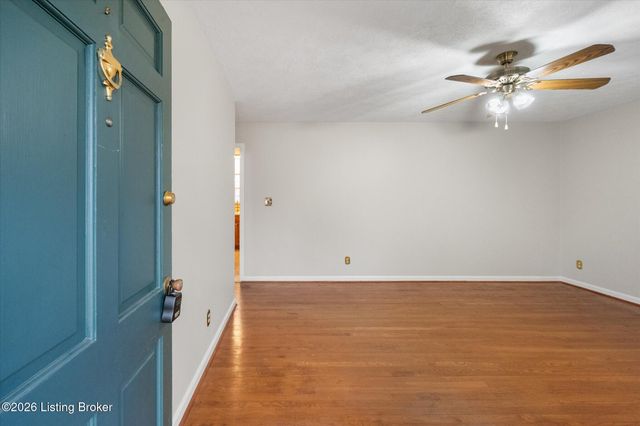 9806 Mary Dell Ln, Louisville, KY 40291