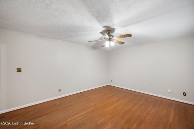 9806 Mary Dell Ln, Louisville, KY 40291