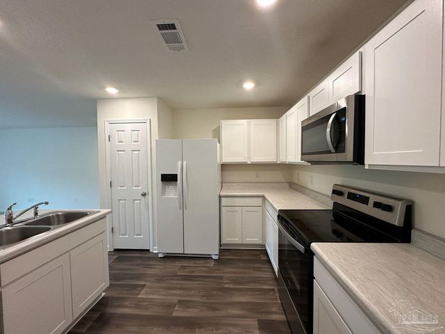8727 Schooner Ln, Pensacola, FL 32507