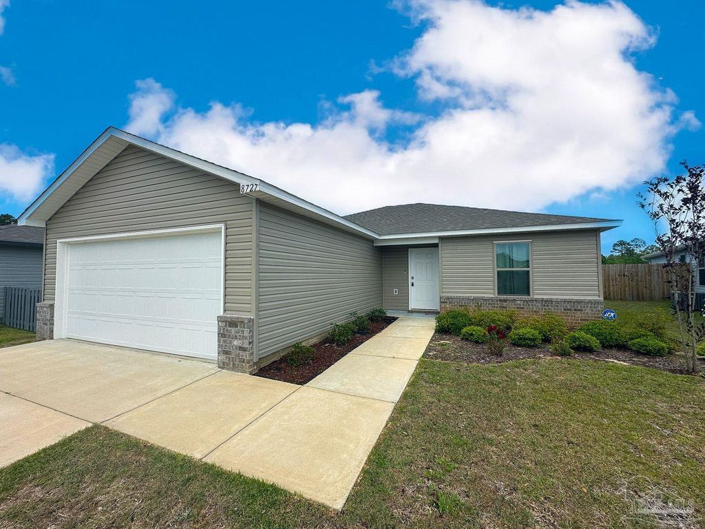 8727 Schooner Ln, Pensacola, FL 32507