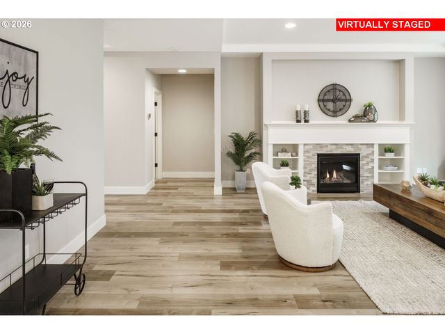 16116 SERRES FARMS Way, Oregon City, OR 97045