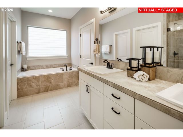 16116 SERRES FARMS Way, Oregon City, OR 97045