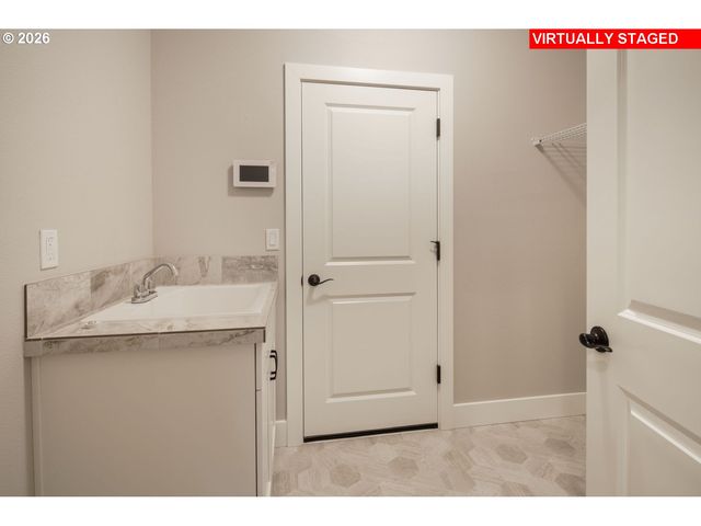 16116 SERRES FARMS Way, Oregon City, OR 97045