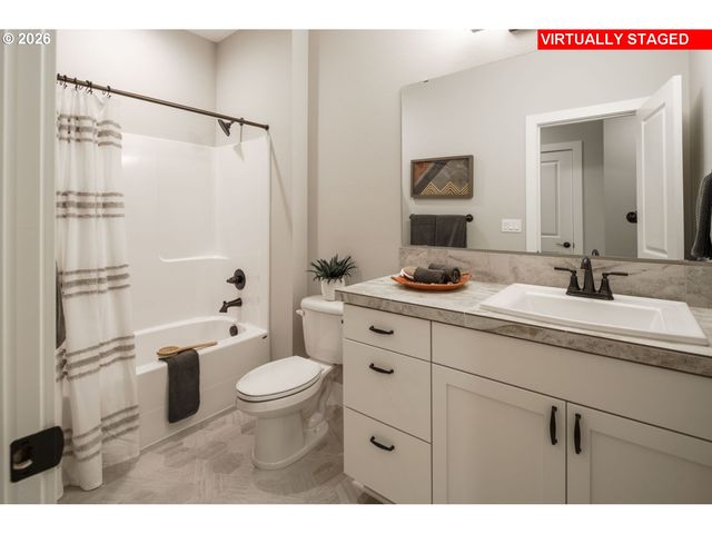 16116 SERRES FARMS Way, Oregon City, OR 97045