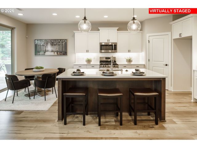 16116 SERRES FARMS Way, Oregon City, OR 97045