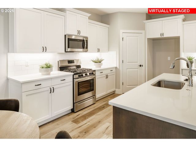 16116 SERRES FARMS Way, Oregon City, OR 97045