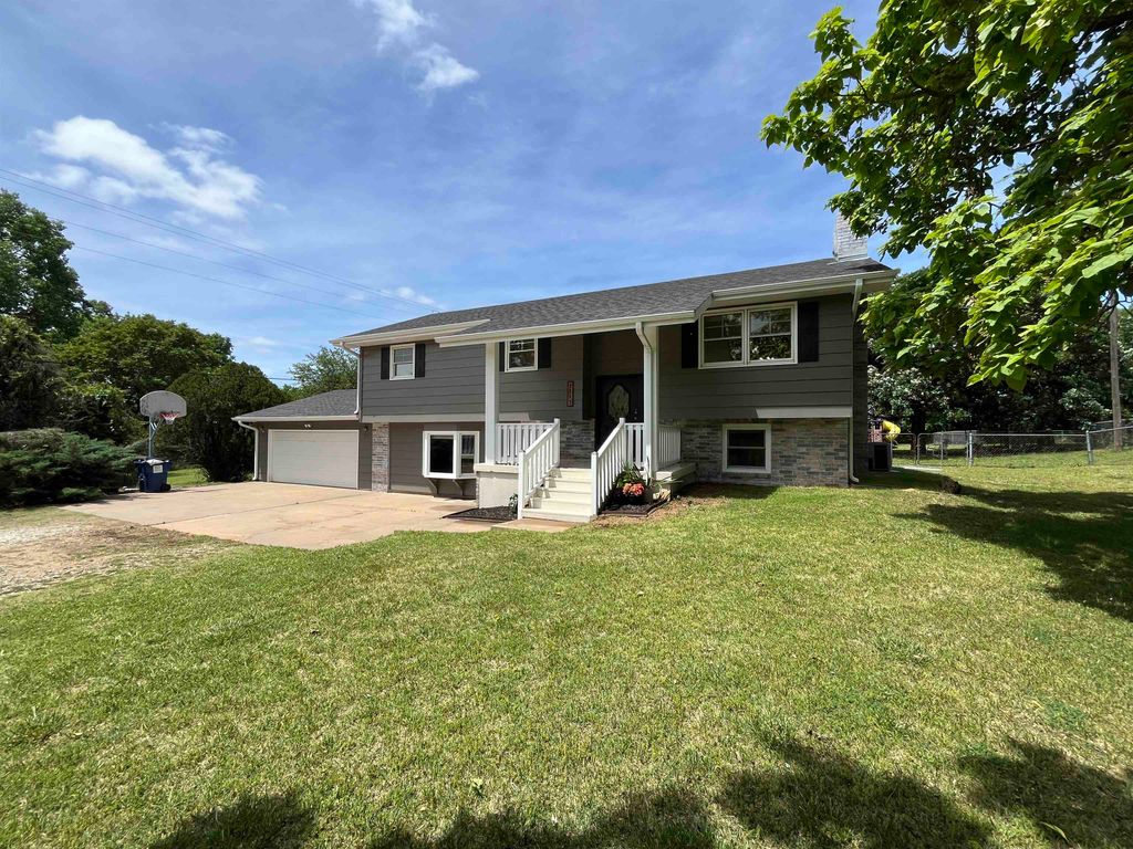 5845 N Leisure Road, Salina, KS 67401