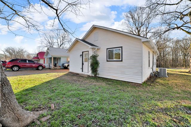 813 Curtis St, Paris, TN 38242