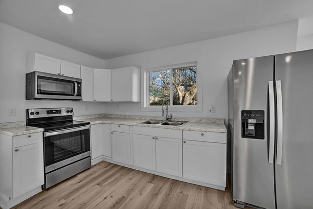 813 Curtis St, Paris, TN 38242