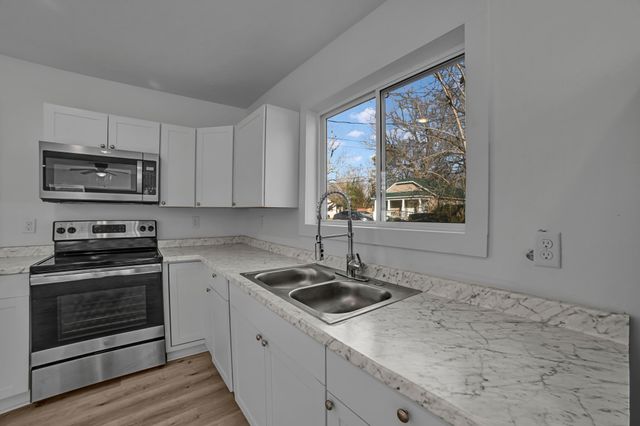 813 Curtis St, Paris, TN 38242