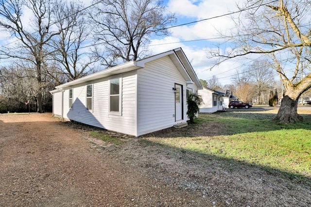 813 Curtis St, Paris, TN 38242