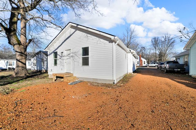 813 Curtis St, Paris, TN 38242