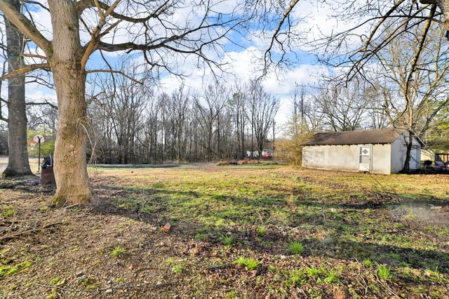 813 Curtis St, Paris, TN 38242