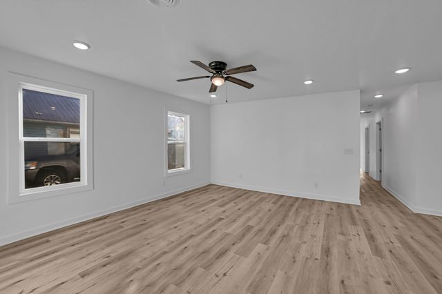 813 Curtis St, Paris, TN 38242