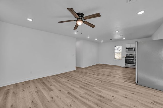 813 Curtis St, Paris, TN 38242