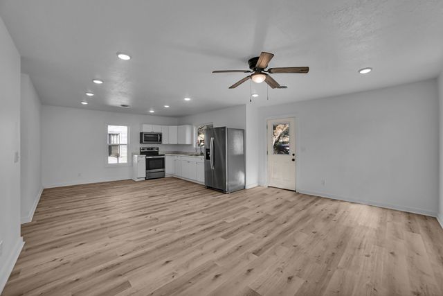 813 Curtis St, Paris, TN 38242