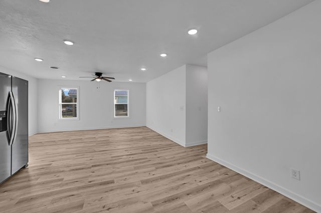 813 Curtis St, Paris, TN 38242