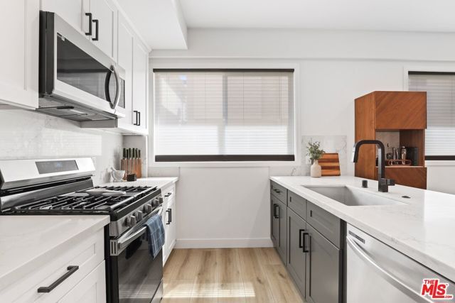 14665 W Sara Lane, Los Angeles, CA 91402