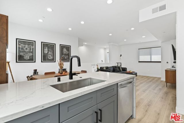 14665 W Sara Lane, Los Angeles, CA 91402