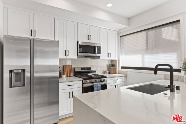 14665 W Sara Lane, Los Angeles, CA 91402