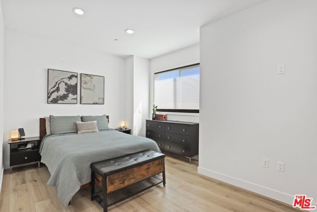 14665 W Sara Lane, Los Angeles, CA 91402