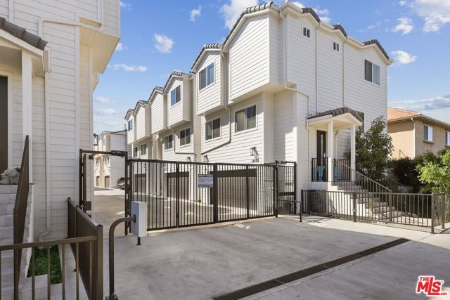 14665 W Sara Lane, Los Angeles, CA 91402