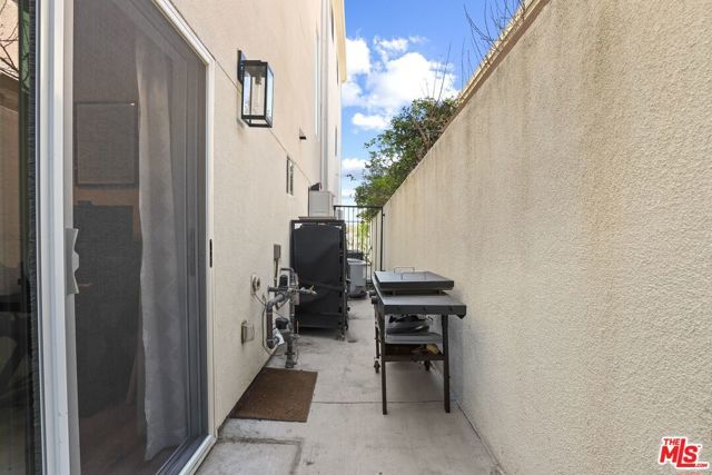 14665 W Sara Lane, Los Angeles, CA 91402