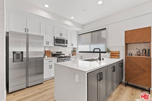 14665 W Sara Lane, Los Angeles, CA 91402