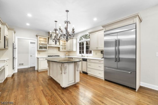 10 Wolford Ct, Watchung Boro, NJ 07069