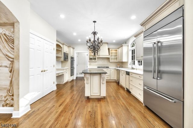 10 Wolford Ct, Watchung Boro, NJ 07069