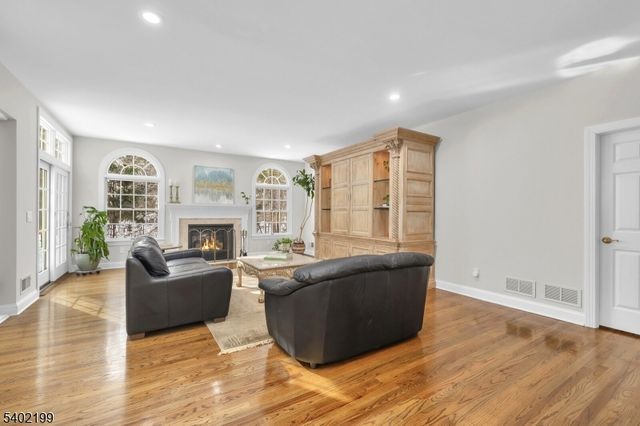 10 Wolford Ct, Watchung Boro, NJ 07069