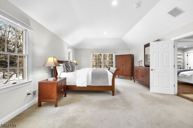 10 Wolford Ct, Watchung Boro, NJ 07069