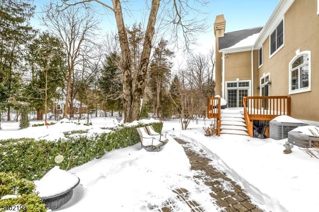 10 Wolford Ct, Watchung Boro, NJ 07069