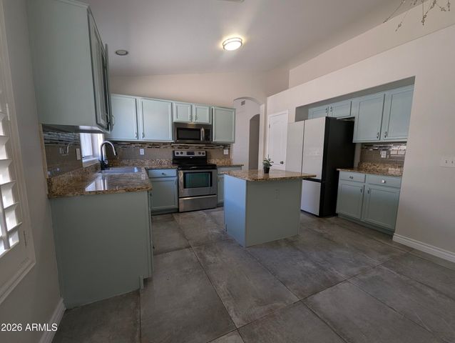 1094 W HEATHER Avenue, Gilbert, AZ 85233