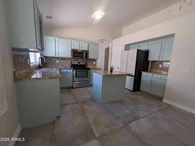 1094 W HEATHER Avenue, Gilbert, AZ 85233