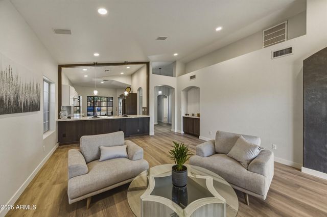 2907 E NISBET Court, Phoenix, AZ 85032