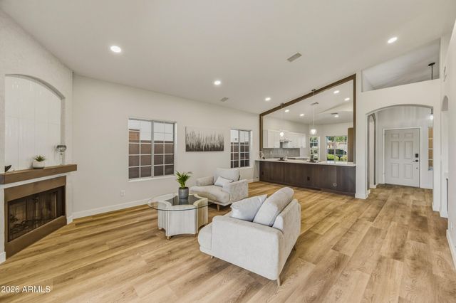 2907 E NISBET Court, Phoenix, AZ 85032