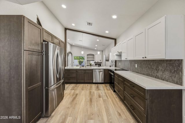 2907 E NISBET Court, Phoenix, AZ 85032