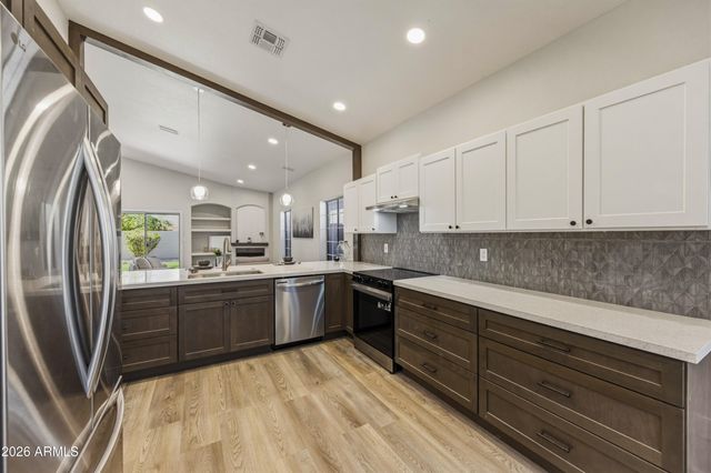 2907 E NISBET Court, Phoenix, AZ 85032