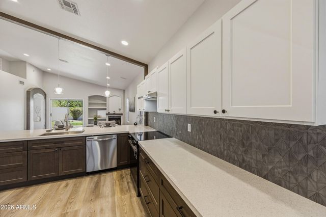 2907 E NISBET Court, Phoenix, AZ 85032