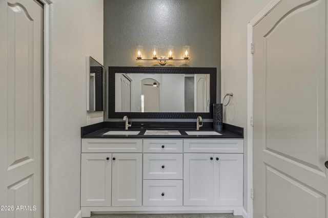 2907 E NISBET Court, Phoenix, AZ 85032